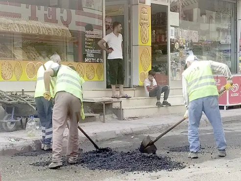 Silvan'ın yolları elden geçiriliyor