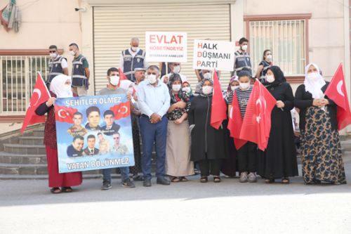 Gara şehidinin annesinden Diyarbakır annelerine destek ziyareti