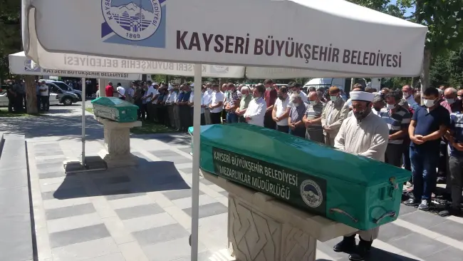 Baba oğul 15 dakika arayla öldü!