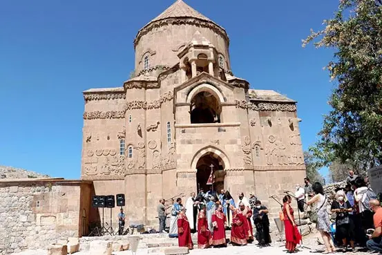 Akdamar Kilisesi'nde 9. ayin yapıldı