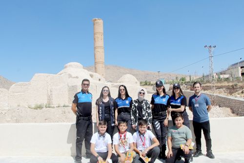 Türkiye'nin farklı kentlerinden gelen 45 öğrenci, Hasankeyf'le bütünleşti 