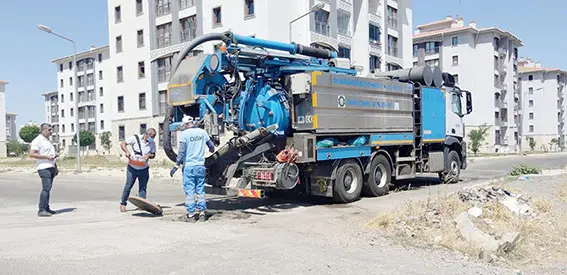 250 bin metrelik yağmur suyu şebekesinde sonbahar temizliği 