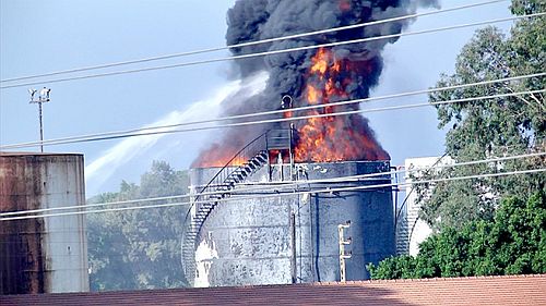 Lübnan'ın güneyindeki Zahrani petrol tesislerinde yangın