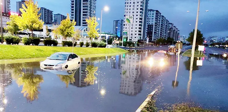 Yollar göle döndü!