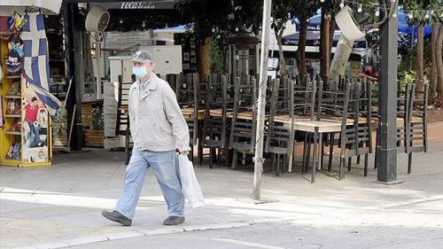 Yunanistan'da Kovid-19 aşısı olmayan 60 yaş üstüne para cezası geliyor