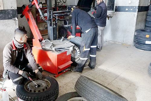 Dün itibariyle kış lastiği zorunluluğu başladı