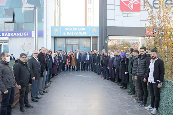 AK Parti'ye Diyarbakır'da katılımlar sürüyor