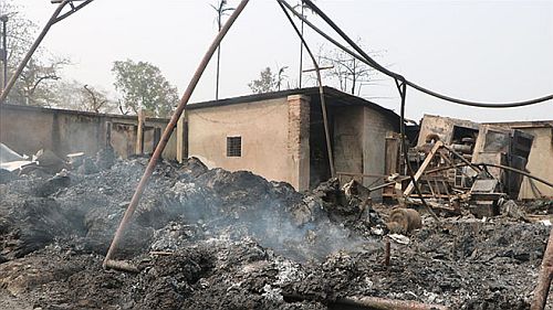 Bangladeş'te Arakanlı Müslümanların yaşadığı kampta yangın çıktı