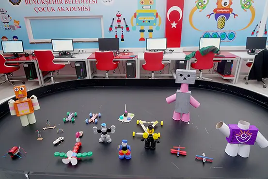 Geleceğin Cezerileri atık maddelerden robot üretiyor