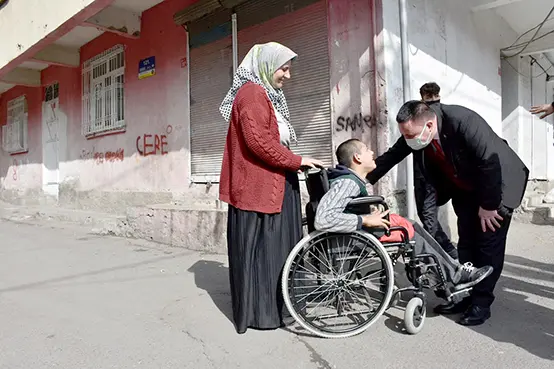 Evi yanan aileye destek ziyareti