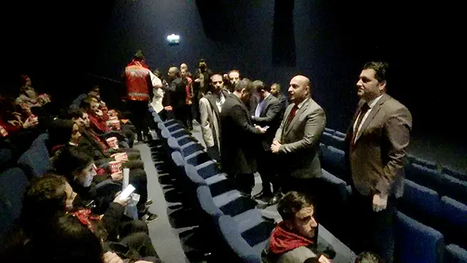 Öğrenciler sinemadalar