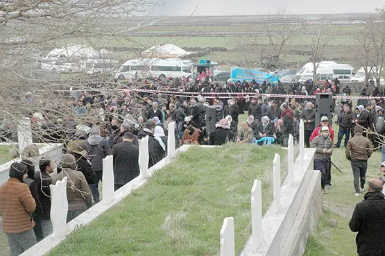 Bayram alışverişine giderken katlediller!