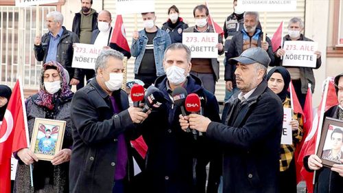 Karaciğerini taşıdığı oğlu için nöbette!