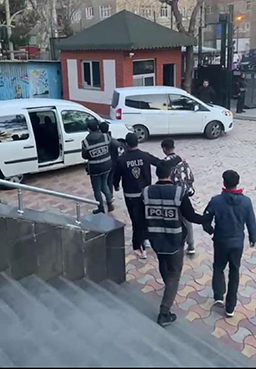 Kapkaç şüphelileri, 30 farklı kamera görüntüsüyle tespit edilip yakalandı