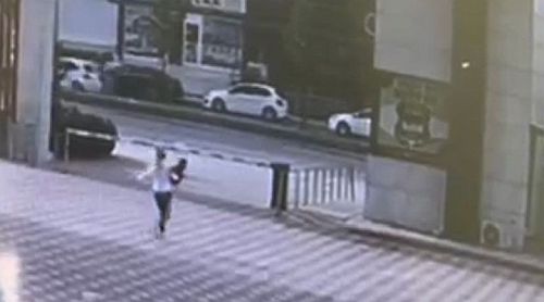 (VİDEO) Öldürülmek istenen bebek, annesi tarafından kaçırıldı