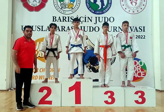 Diyarbakır Büyükşehir Belediyesi sporcuları judoda başarı elde etti