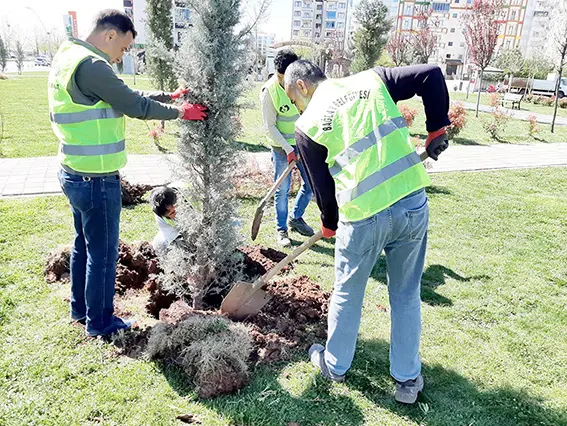 Oruç, halka hizmet etmeye engel değil !