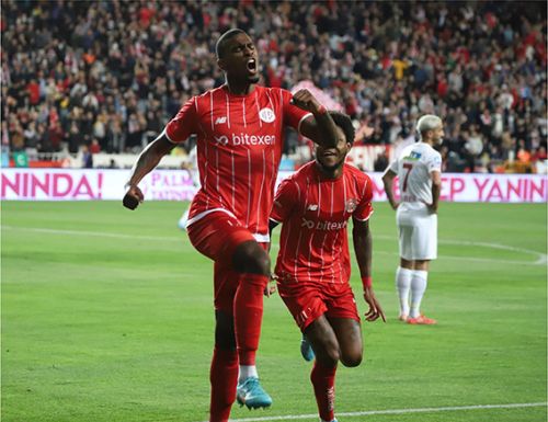 Antalyaspor'da Haji Wright, performansıyla göz dolduruyor   