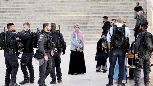 İsrail polisinden Mescid-i Aksa'ya baskın