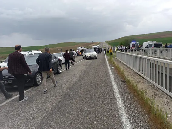 Diyarbakır’da trafik kazası: 14 yaralı