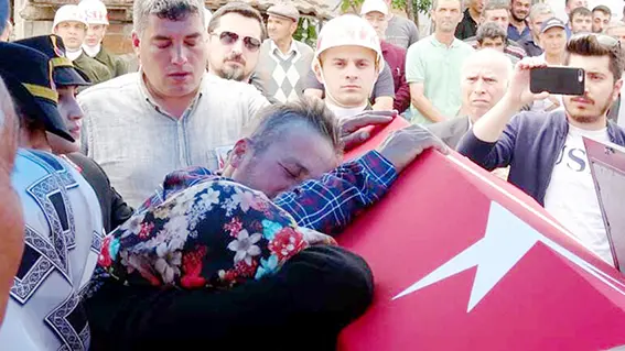 Balıkesir, şehidini gözyaşlarıyla son yolculuğuna uğurladı