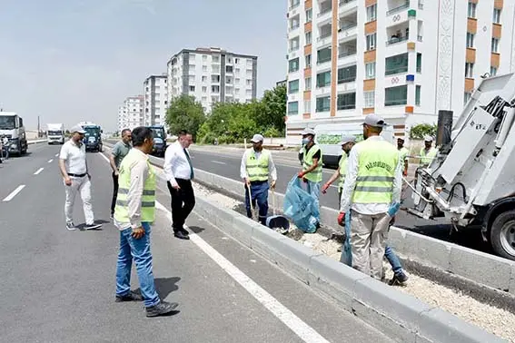 Bağlar'da havaların ısınmasıyla temizlik çalışmalarına hız verildi