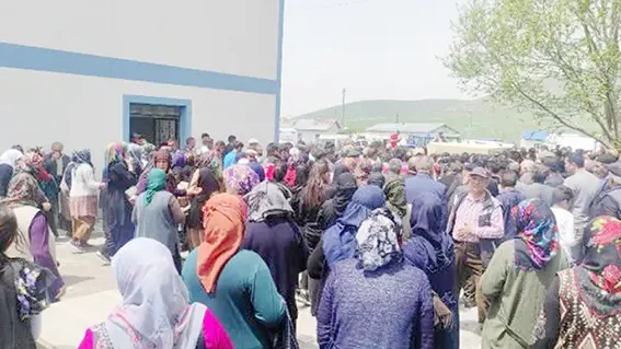 Evin tavanı iki can aldı