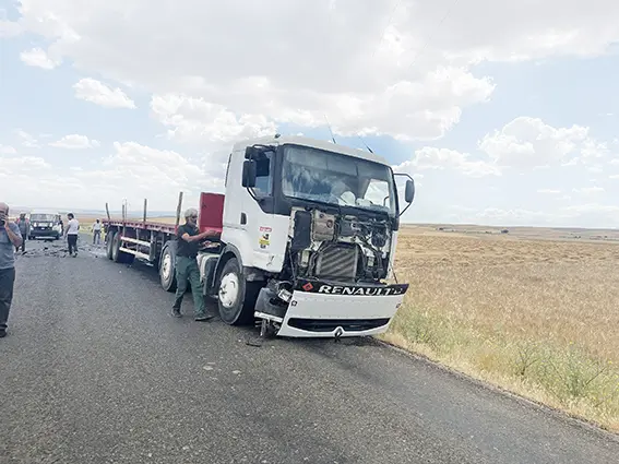 Diyarbakır’da tır ile otomobil çarpıştı: 1 yaralı