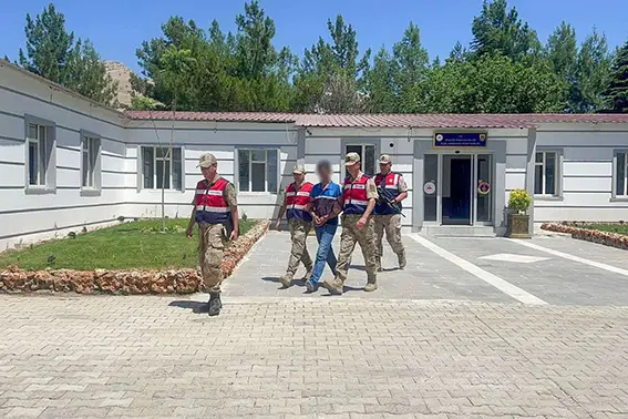 Diyarbakır'da 14 yıl 8 ay kesinleşmiş hapis cezası bulunan hükümlü yakalandı