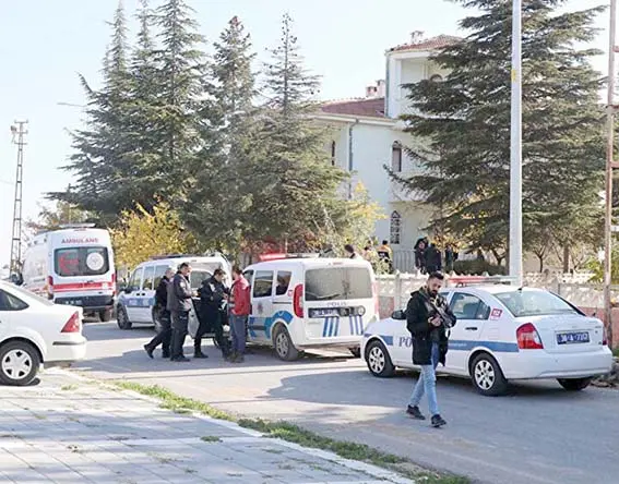 Yengesini baltayla öldürdü; olay yerindeki ağabeyi de kalp krizinden öldü