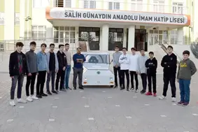 Liselilerden 60 kilometre hıza ulaşabilen elektrikli otomobil