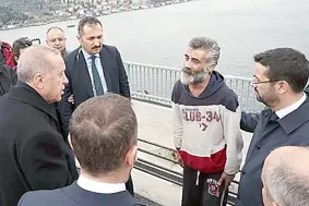 Cumhurbaşkanı Erdoğan köprüde intihar etmek isteyen kişiyi ikna etti