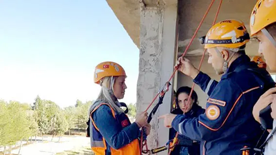 Diyarbakır'da üzülmek yerine yardıma koşmak için hazırlanıyorlar