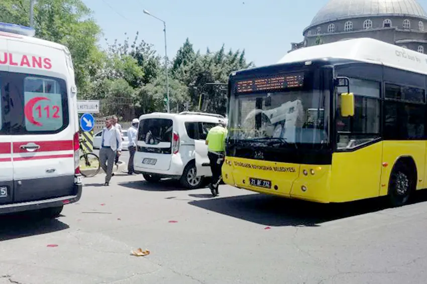 Diyarbakır'da trafik kazası: 2 yaralı