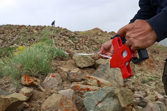 Van'da Urartulara ait en yüksek rakımdaki kale kalıntısına ulaşıldı