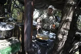 Ukrayna'da savaştan önce şoförlük yapan Valodya, cephede gönüllü aşçı oldu