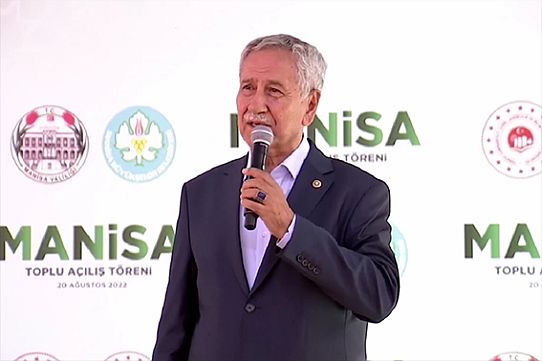 Arınç, AK Partililer tarafından yuhalandı