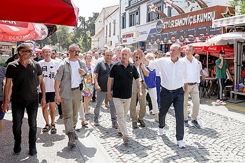 İnce, İzmir'de vatandaşlara hitap etti