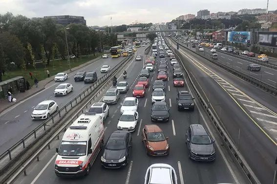 Uzmanlar: Trafik kurallarına uyulması kazaları azaltacaktır