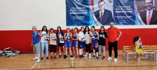 Genç basketbolculara anlamlı hediye belediye başkanından