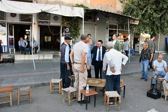 Esnafla hizmet anketi yaptı