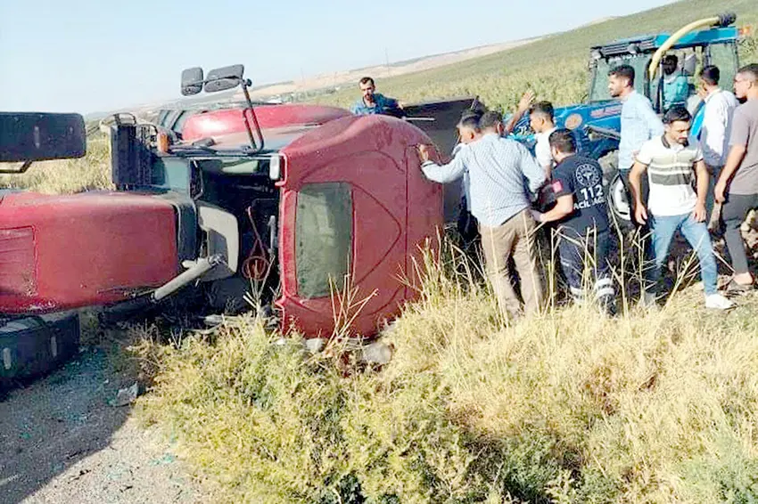 Devrilen traktörün 14 yaşındaki sürücüsü yaralandı