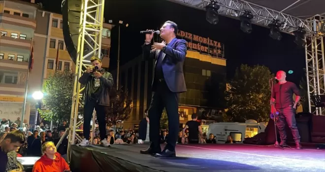 Hakan Peker Karabük'te konser verdi