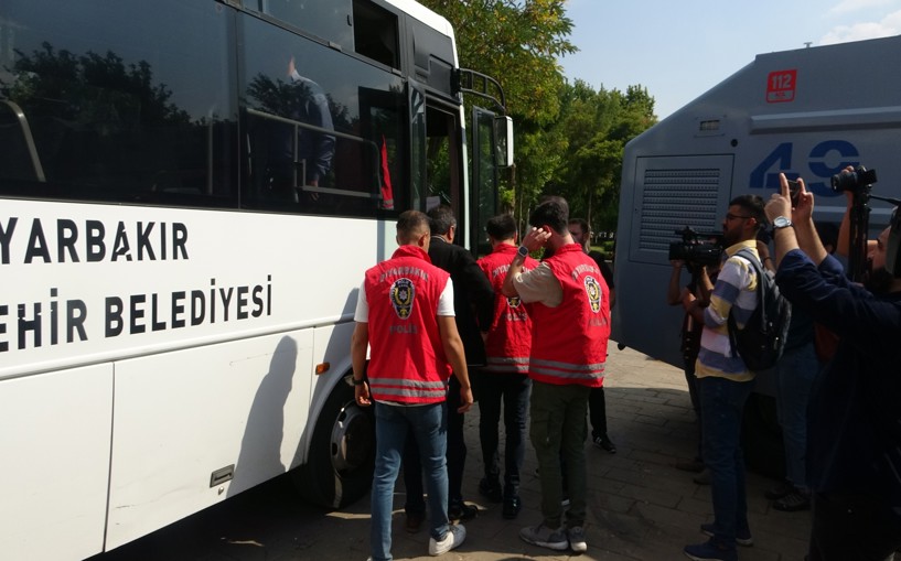 İzinsiz yürüyüşte tutuksuz yargılamalar 