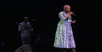 Angelique Kidjo, Beyoğlu Kültür Yolu Festivali'nde konser verdi