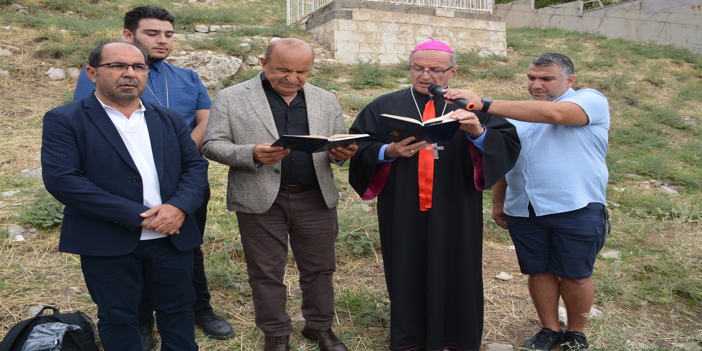 Fransa'da yaşayan Asuriler yıllar sonra Şırnak'taki köylerinde ayin yaptı