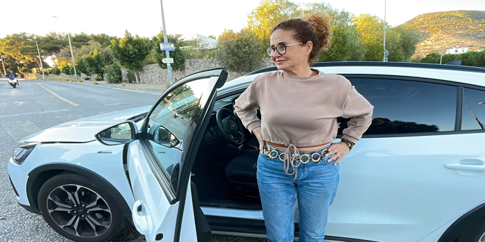 Esra Akkaya Bodrum'da geçirdiği trafik kazasını yara almadan atlattı