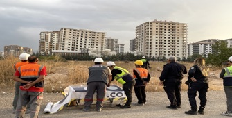 Malatya'da ağır hasarlı 13 katlı 2 bina patlayıcı kullanılarak yıkıldı