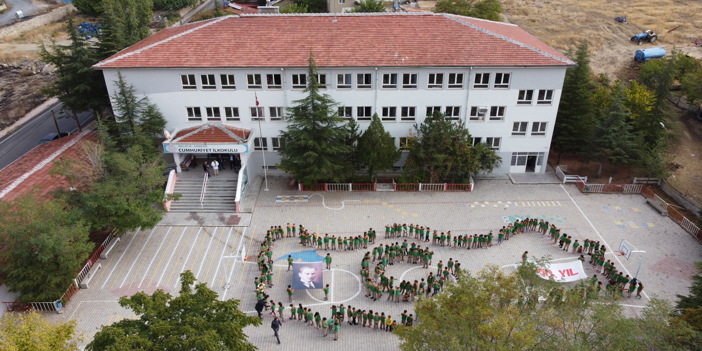 Malatya'da 100 öğrenci ile 100. yıl koreografisi oluşturuldu