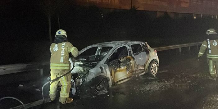 Kağıthane'de motoru yanan otomobil kullanılamaz hale geldi